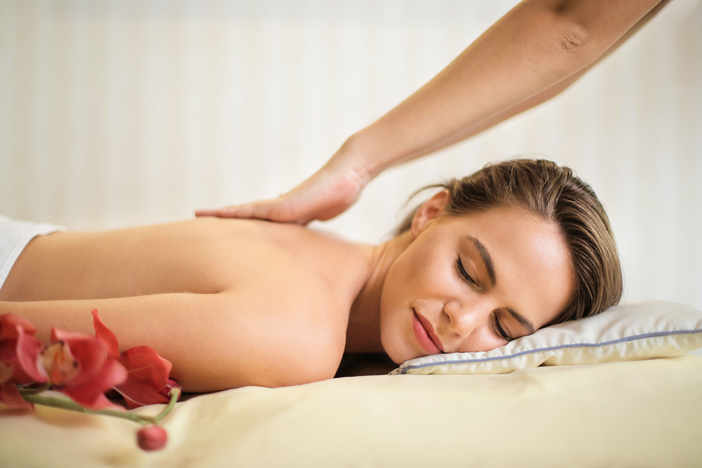 femme qui profite d'un massage